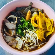 ก๋วยจั๊บเจ้ดาว ตลาดปักธงชัย