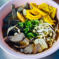 ก๋วยจั๊บเจ้ดาว ตลาดปักธงชัย