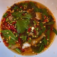 บ้านป้าหนู เนื้อตุ๋น หมูตุ๋น สี่แยกไฟแดงอุทยานหินเขางู