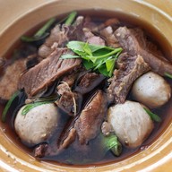 เมนูของร้าน นายไฮ้ ชลบุรี ก๋วยเตี๋ยวเนื้อ