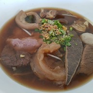 ก๋วยเตี๋ยวเนื้อตุ๋นนางใน สาขาเทิดราชัน