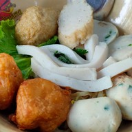 ลูกชิ้นปลาบรรทัดทอง ที่1 จส.100 นวมินทร์