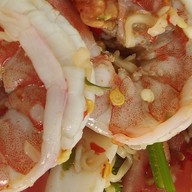 ยำติดแกรม-กะเพราเนื้อโคขุน