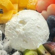 กระเพราซิ่ง 🛵 กรีกโยเกิร์ต & ผลไม้ปอก