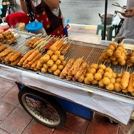 ไก่ทอด-ลูกชิ้นทอด ไม้ละ5บาท