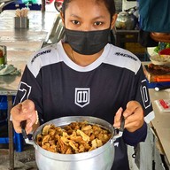 ก๋วยเตี๋ยวคั่วไก่ป้าเพียร