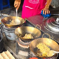 ก๋วยเตี๋ยวคั่วไก่ป้าเพียร