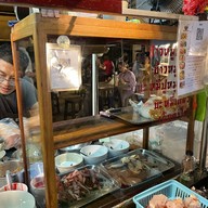 ร้านบะหมี่ก้วง สาขา2 ท่ารถ99