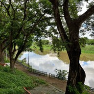 กำแพงเมืองลำพูน