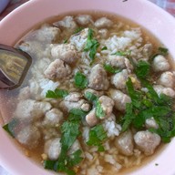 กาแฟรถเหลือง สาขา1 หอนาฬิกา