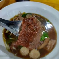 คอร์เนื้อ ก๋วยเตี๋ยวเนื้อตุ๋น -