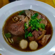 คอร์เนื้อ ก๋วยเตี๋ยวเนื้อตุ๋น -