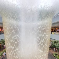 บรรยากาศ The Rain Vortex @jewel น้ำตกในห้าง