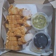 หมูกรอบอาหารตามสั่ง คอนโดสมบัตบุรี