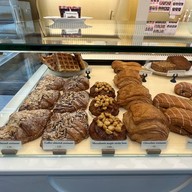 Wondering Cafe & Bakeshop HQ ถนนนางลิ้นจี่