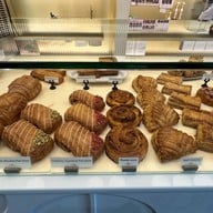 Wondering Cafe & Bakeshop HQ ถนนนางลิ้นจี่