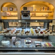 Wondering Cafe & Bakeshop HQ ถนนนางลิ้นจี่