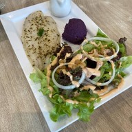 Jones' Salad ลาวิลล่าอารีย์ La Villa Ari