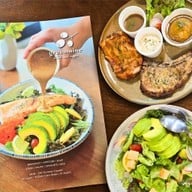 greenmine | steak • salad • coffee สี่แยกคลองตัน