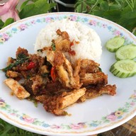 ข้าวยำไก่แซ่ป&กระเพราไก่กรอบ