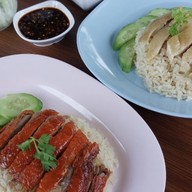 ข้าวมันไก่แม่จินดา ศรีสุนทร