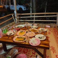 บรรยากาศ ร้านลาบแจ้บ ๆ กุ้งเป็นใต๋แข่น