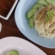 ข้าวมันไก่แม่จินดา ศรีสุนทร