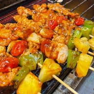 ไม้ใหญ่ ข้าวเหนียวหมูย่างโบราณ เนื้อย่าง ฮ้อนๆ แจ่วแซ่บๆ ตลาดต้นไทร ติดบีทีเอสแบริ่ง