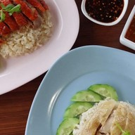 ข้าวมันไก่แม่จินดา ศรีสุนทร