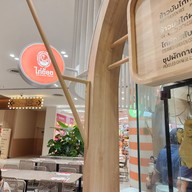 ไก่ย้อย ข้าวมันไก่ & ขาหมูท่านลอร์ด เซ็นทรัลลาดพร้าว ชั้น 4