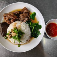 ก๋วยเตี๋ยวเป็ดหม้อดิน