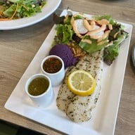 Jones' Salad ลาวิลล่าอารีย์ La Villa Ari