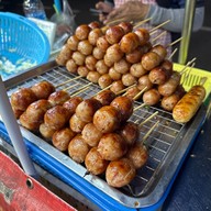 เมนูของร้าน ไส้กรอกแม่ไก่ (สะพานควาย)