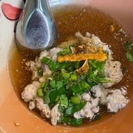 ชาม ก๋วยเตี๋ยวขาหมูเมืองทอง เมืองทองธานี