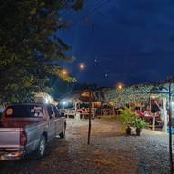 บรรยากาศ ร้านลาบแจ้บ ๆ กุ้งเป็นใต๋แข่น