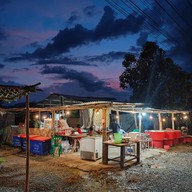 บรรยากาศ ร้านลาบแจ้บ ๆ กุ้งเป็นใต๋แข่น