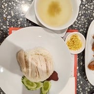 ไก่ย้อย ข้าวมันไก่ & ขาหมูท่านลอร์ด เซ็นทรัลลาดพร้าว ชั้น 4