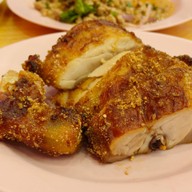 เมนูของร้าน เจ๊แดงสามย่าน ส้มตำ คอหมูย่าง เค วิลเลจ