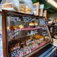 A Pink Rabbit + Bob ทรงวาด