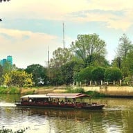 บรรยากาศ หวานละมุน ริมน้ำ