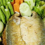 ข้าวคลุกน้ำพริก(พี่ลูกหมู)