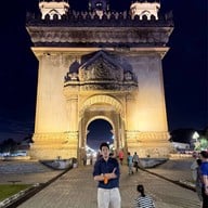 ประตูไซ เวียงจันทร์ (ປະຕູ ໄຊ)