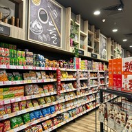 บรรยากาศ C'EST LA VIE, Queensbaymall