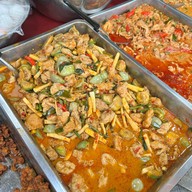 ร้านแกงเขียวหวานลูกชิ้นปลากราย