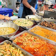 ร้านแกงเขียวหวานลูกชิ้นปลากราย