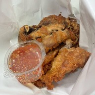 เมนูของร้าน ไลลาไก่ทอดหาดใหญ่ รพ.เซนหลุยส์