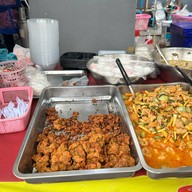 ร้านแกงเขียวหวานลูกชิ้นปลากราย