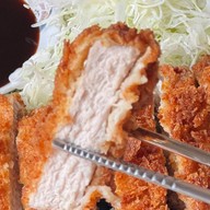 Bee Kitchen - บีคิทเช่น (ข้าวขยำหมู,ทงคัตสึ,แฮมเบริก,ไก่เทอริยากิ) ต้นฉบับ