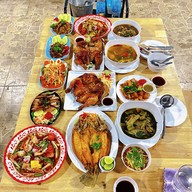 แซ่บต้นซอย