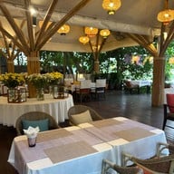 บรรยากาศ หวานละมุน ริมน้ำ